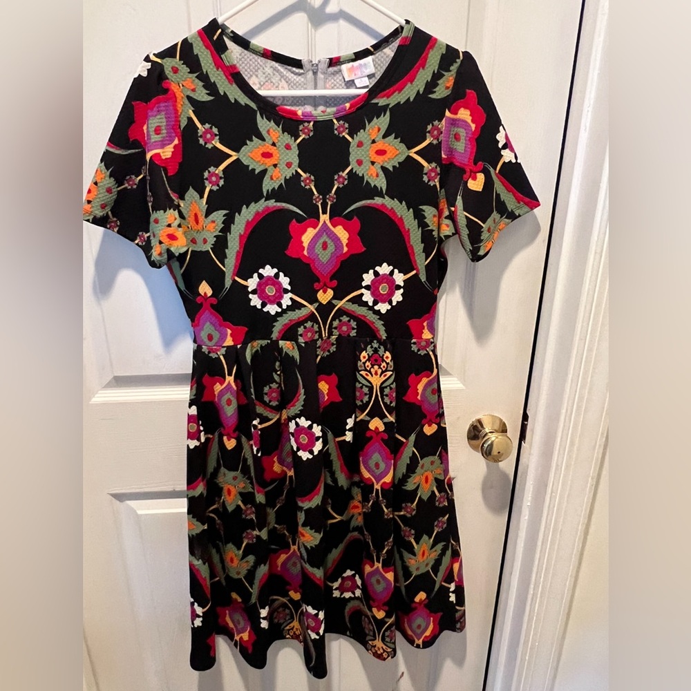 Lularoe Ameila dress with pockets L